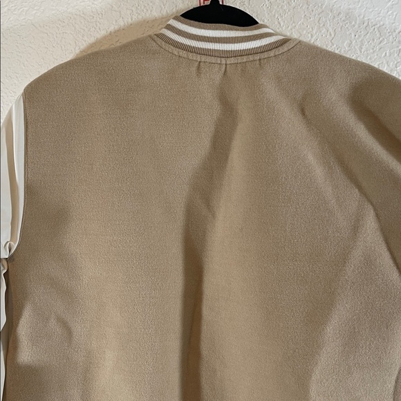 ABERCROMBIE KIDS Tan and White Jacket Front Pockets Size 15/16 - Picture 6 of 9